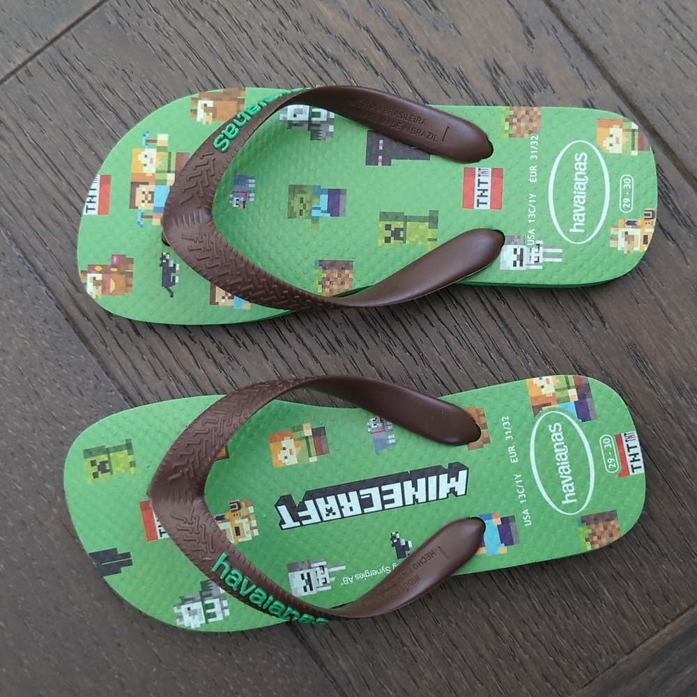 Havaianas boys sz 13 Minecraft flip flops